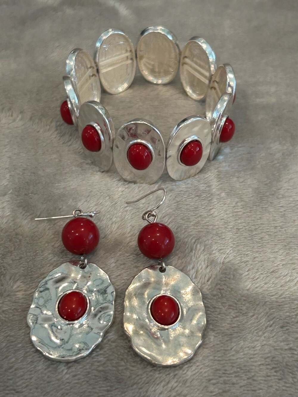 Silver-Tone Hammered Metal and Red Cabochon Stretch Bracelet and Dangle Earrings